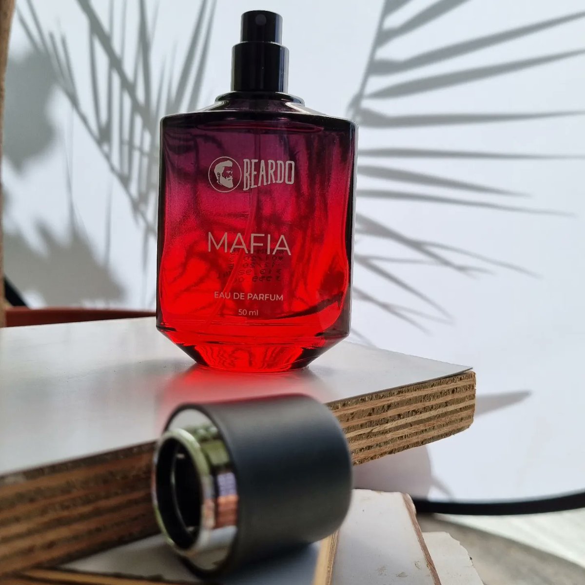 BholaPuneet's tweet photo. Product shoot on @SamsungIndia #s21fe 
Perfume - @BeardoForMen - MAFIA 
#mobilephotography #natural #light #green #productshoot #red #leaves https://t.co/jHq0qMJoms
