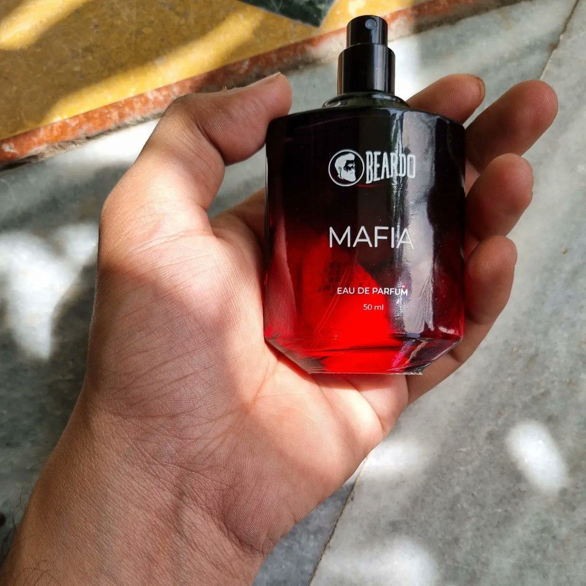 BholaPuneet's tweet photo. Product shoot on @SamsungIndia #s21fe 
Perfume - @BeardoForMen - MAFIA 
#mobilephotography #natural #light #green #productshoot #red #leaves https://t.co/jHq0qMJoms