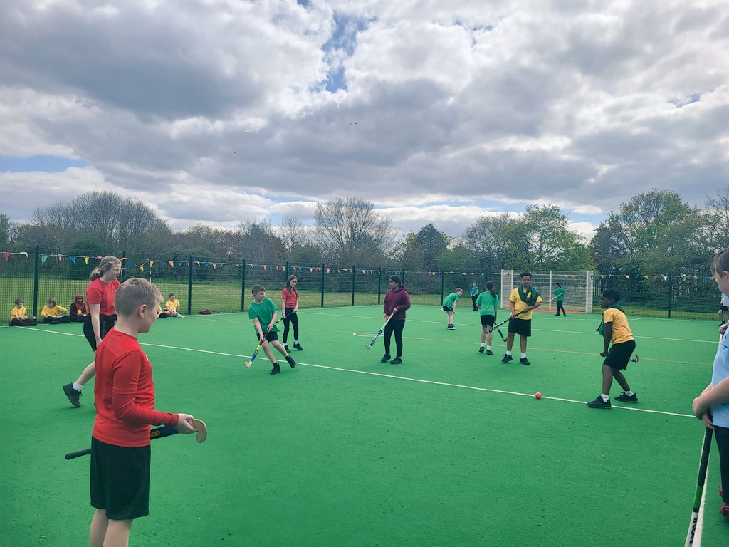 ScargillJunior's tweet photo. 6K enjoyed their Hockey Session with Matt Maltby today. 

They all demonstrated our school values: perseverance, respect, aspiration, independence, sensitivity and enthusiasm. https://t.co/Bx9dN92aih