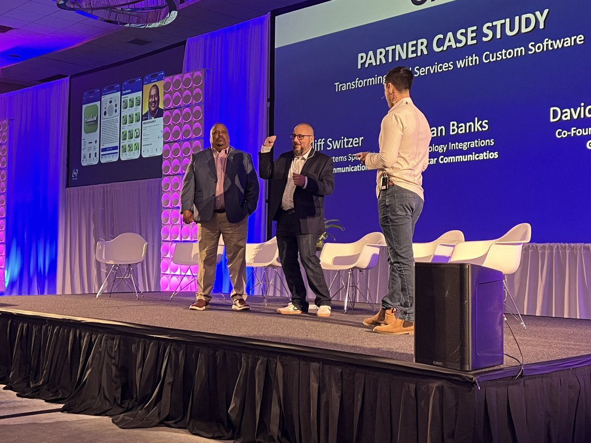 nocodeandy's tweet photo. Building apps for technicians, by technicians using @glideapps.

Shoutout to the @lonestarcom team for joining us on stage at #FSPS this morning! 🙏 https://t.co/lr6aEFQmaW