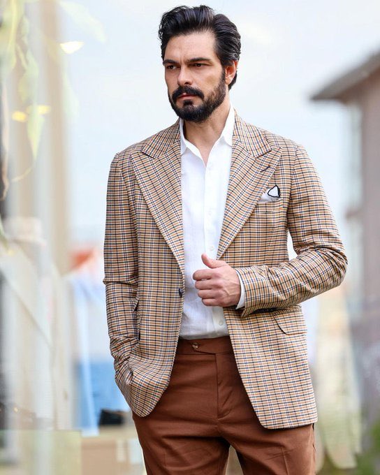 TVMagazin473's tweet photo. #Emanet dizisinin başarılı oyuncusu #HalilİbrahimCeyhan sezon sonunda diziden ayrılacağı öğrenildi. 📌 (Birsen Altuntaş) https://t.co/kOoe1viydE