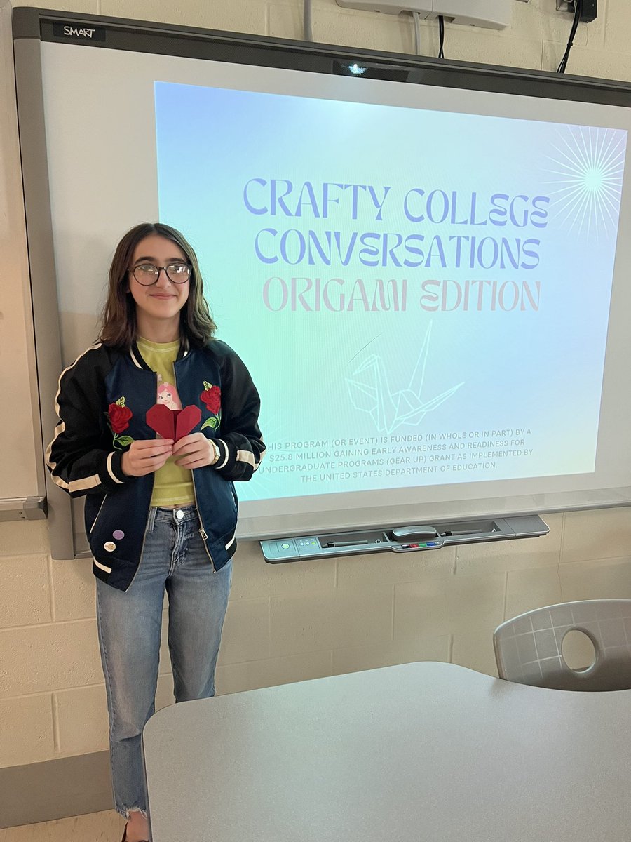 Yet another great session of Crafty College Conversations: Origami Edition! If you missed out stop by the room on Thursday for round 2 🥳 #GEARUPworks