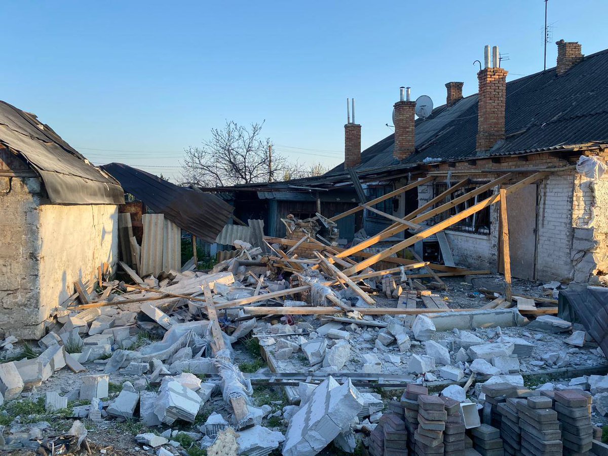 TWMCLtd's tweet photo. Two women aged 64 and 77 years old, have been injured in #Dnipropetrovsk region.

#Russia attacked the village of #Marhanets by the river where 8 private houses and many farm buildings were destroyed. Gas and power lines were damaged.

Nearby #Nikopol was also hit but less damage https://t.co/iMzLDObkBF