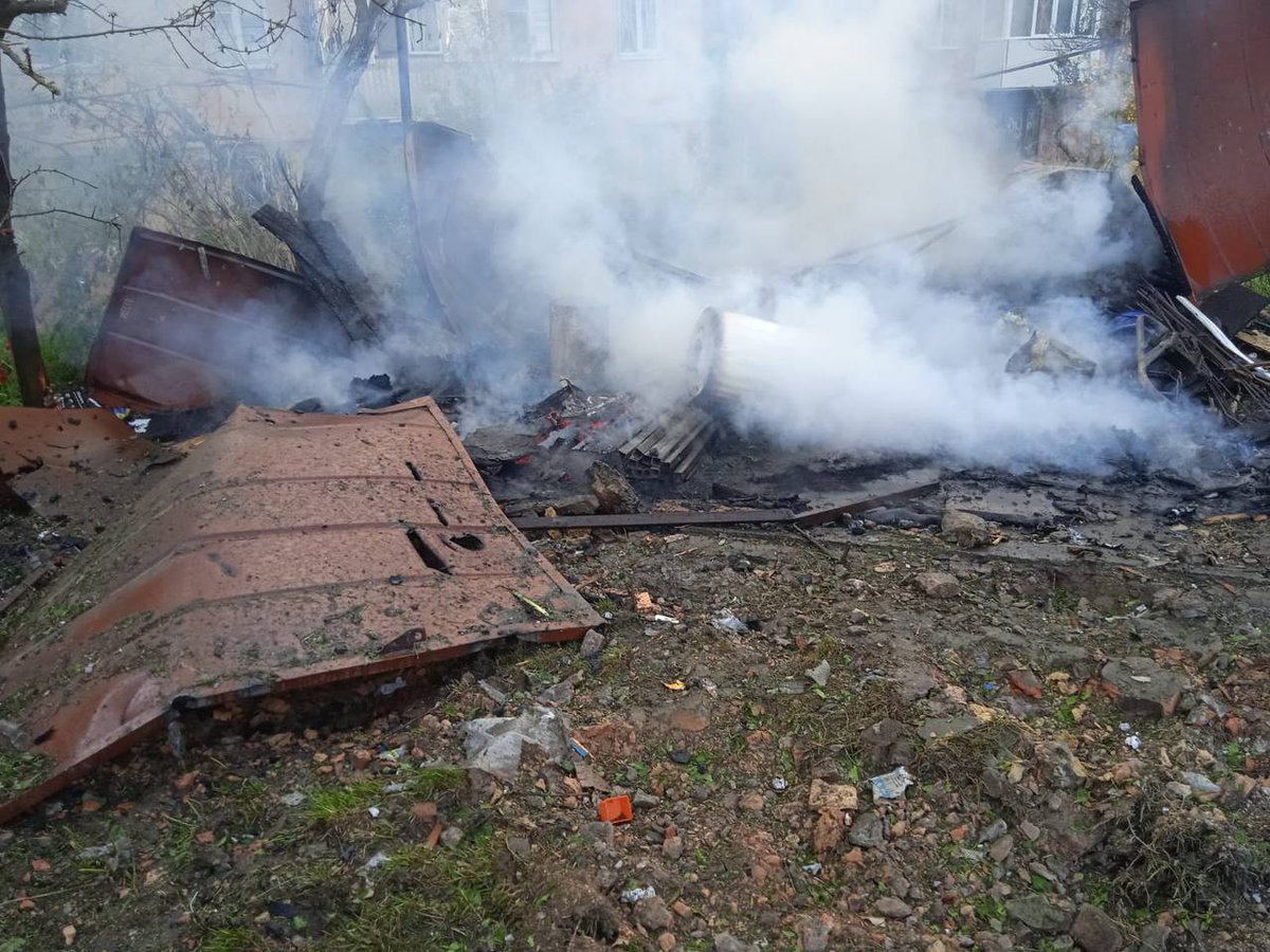 TWMCLtd's tweet photo. Two women aged 64 and 77 years old, have been injured in #Dnipropetrovsk region.

#Russia attacked the village of #Marhanets by the river where 8 private houses and many farm buildings were destroyed. Gas and power lines were damaged.

Nearby #Nikopol was also hit but less damage https://t.co/iMzLDObkBF