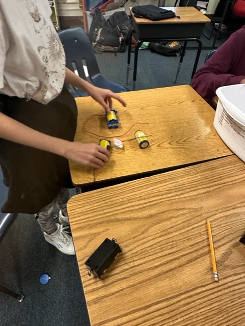 5th Grade Roadrunners...
Learning at Science Camp with Hands-on-Activities and Kahoot!