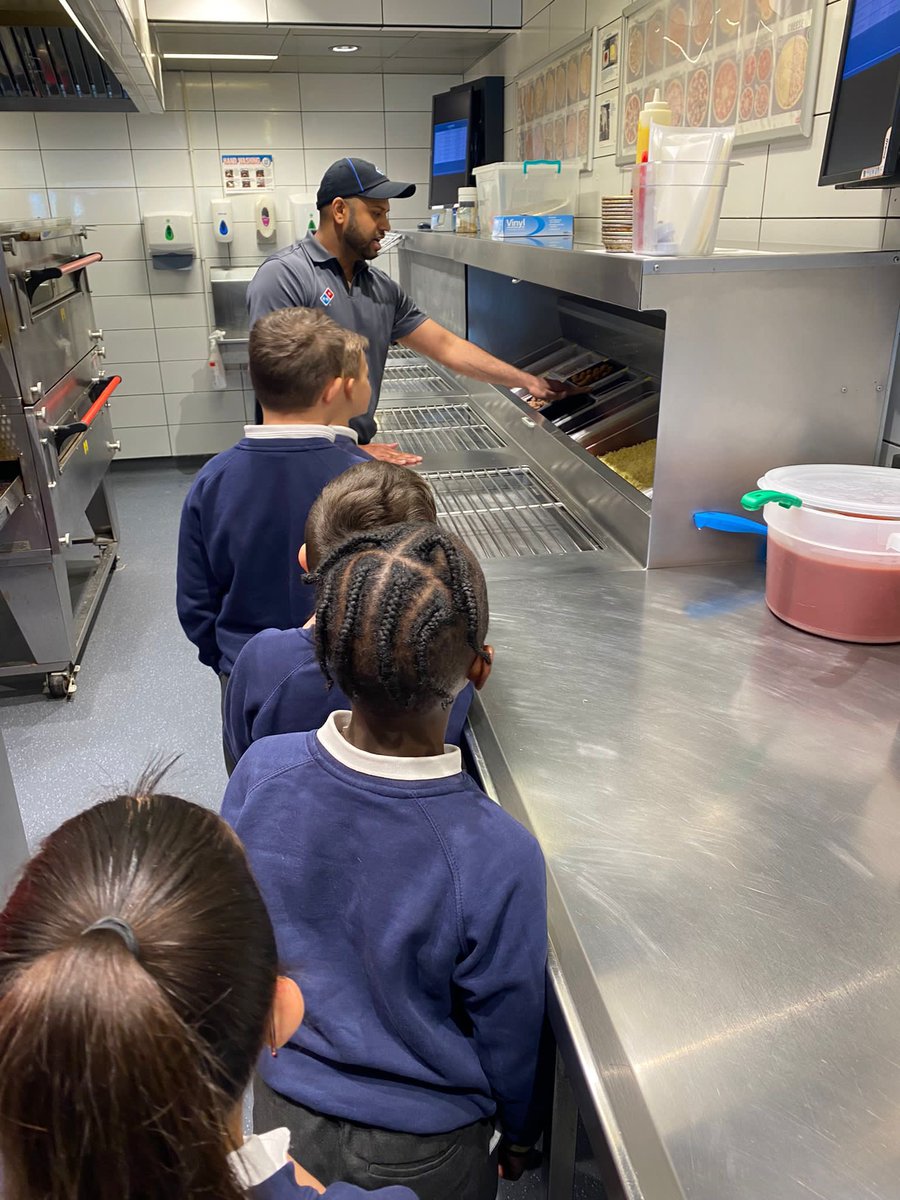 ApplegarthAc's tweet image. Our lucky attendance raffle winners had the opportunity to visit our local Domino’s store in New Addington. The children created their own pizzas and understood what it was like to be chefs in the kitchen! #Explorative #Cooking #Attendance 🍕😋 @thesteptrust @Dominos_UK