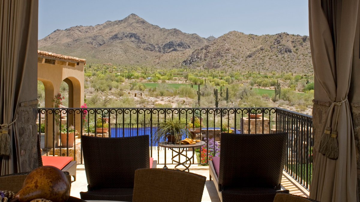 📷
paragon_customhomes

Doo, doo, doo.....looking out my BACK DOOR...... #ccr

#paragoncustomhomes #desert #desertlife #desertvibes #desertphotography #custom #custommade #customhomes #customhome #customhomebuilder #scottsdaleaz #scottsdalearizona #pool #pooldesign #luxury