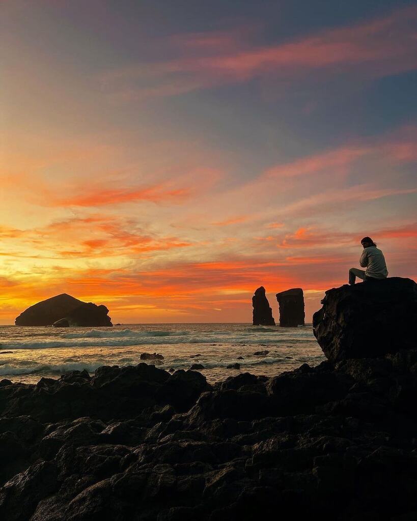 AzoresWhatElse's tweet photo. Se gostaste do conteúdo deixa um comentário e um like, partilha e segue a conta do @azoreswhatelse 

Photo by sad__but___true Literally in the middle of nowhere 
.
#azoresislands #atlanticocean #saomiguel #visitazores #sunset  #sunsetlovers #travelling #wanderlust #sunsetpho… https://t.co/NPkJKP9aef
