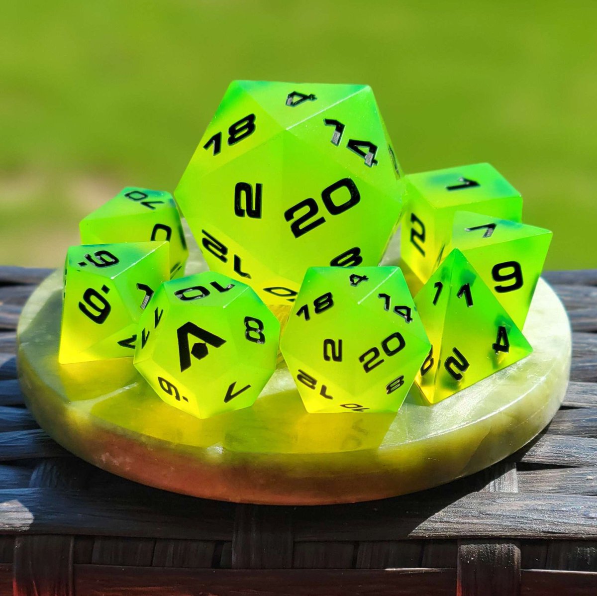 AetherObjects's tweet image. Chartreuse! 🧪🎲 Forged with an alchemist&apos;s potion, these dice are charged with a magical aura 💛💚

#dicelover #handmadedice #sharpedgedice #resindice #5e #polyhedraldice #ttrpg #pathfinder #dnd  #chartreuse #dfff00 #shadowrun #dicegoblin