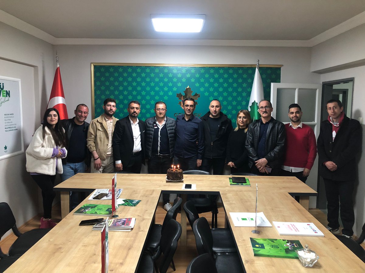 gelecekcrm's tweet photo. Gençlik kollarımız için yeni üye çalışmalarımıza devam ettik  ayrıca Ekonomi Birim Başkanımızın doğum günü kutladık. @Baris_Cosgunsu @MuhammedDerin @ny10yilmaz https://t.co/EsdR6xUMJ0