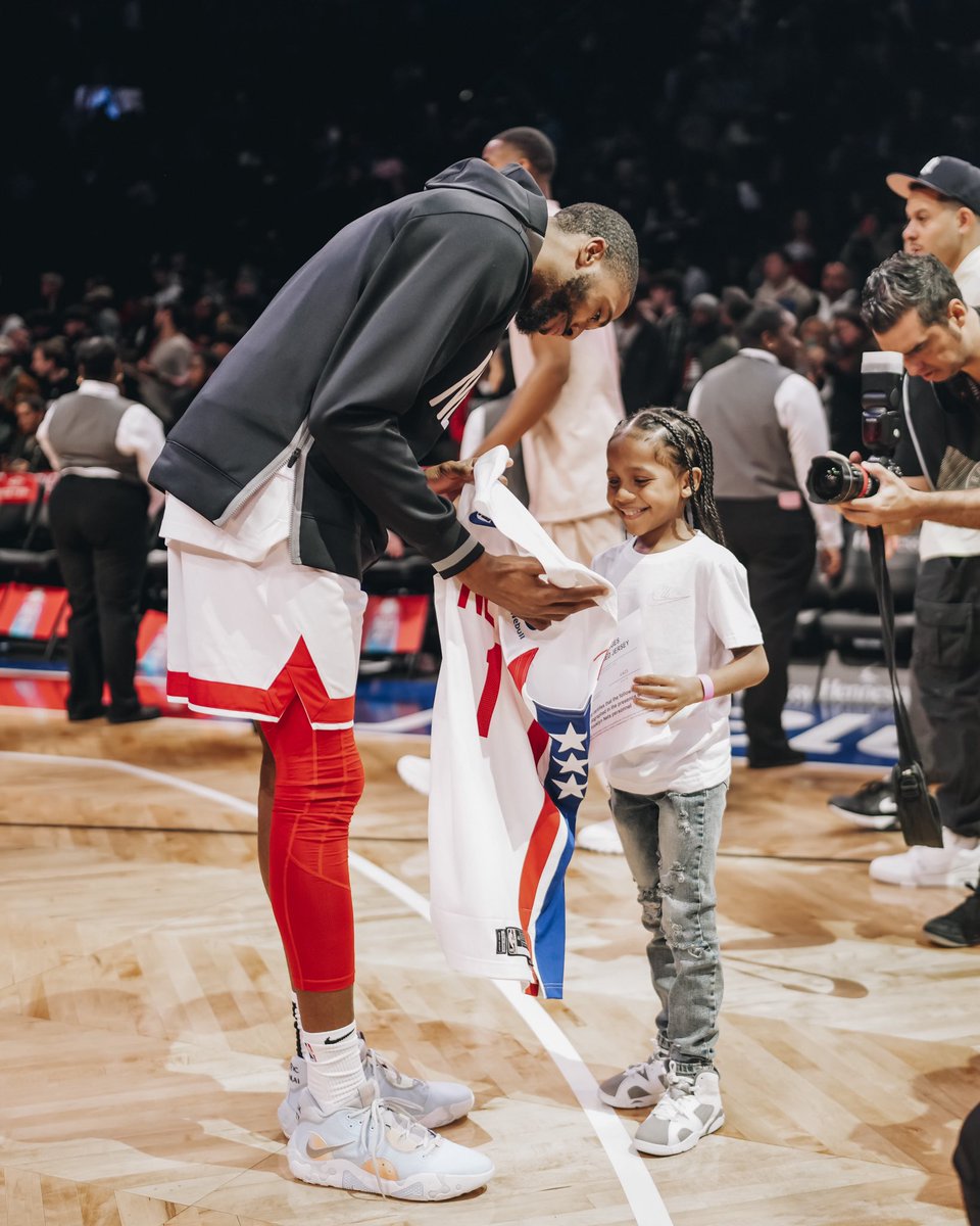 sashateachespe's tweet photo. I was a bit of a hater but SUPER PUMPED for my boy 🖤🤍 Thanks @mikal_bridges 🙏 He only sleeps with it by his pillow every night ��� https://t.co/i2yopAmAcX