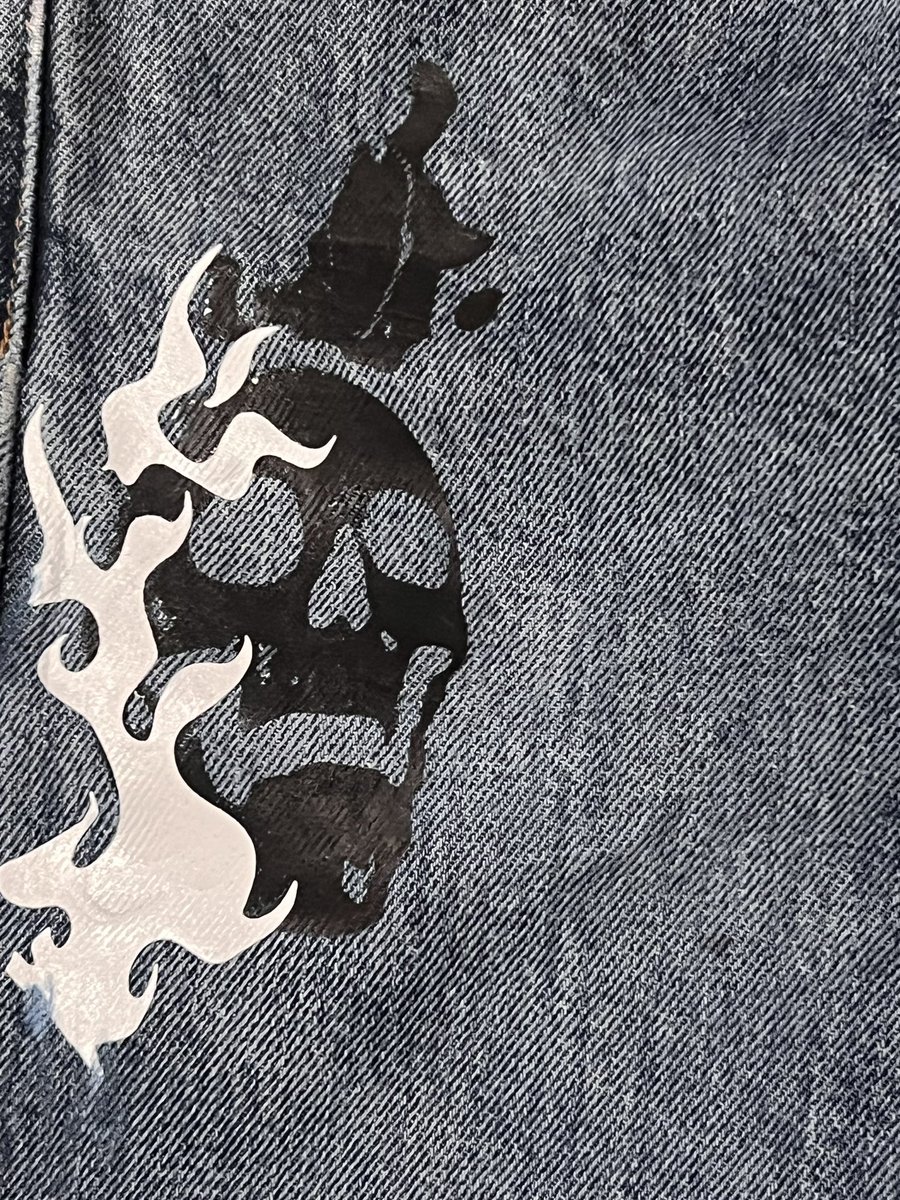 olvrjgr's tweet photo. “Cyber Cataclysm”
1/1 upcycled Levis
hand pressed and distressed by me

HELLBROOK
Cursed garments 
Coming soon

#hellbrook #streetwear #graphicdesign https://t.co/u8pLeZcBsS