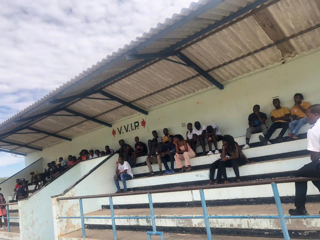 Zinasuzim's tweet image. President Boris Muguti was at Great Zimbabwe University today. He made efforts to meet students at all campuses since GZU has more than 3 campuses. The blue submarine is on the move!

#ZinasuLives
#StudentsVote