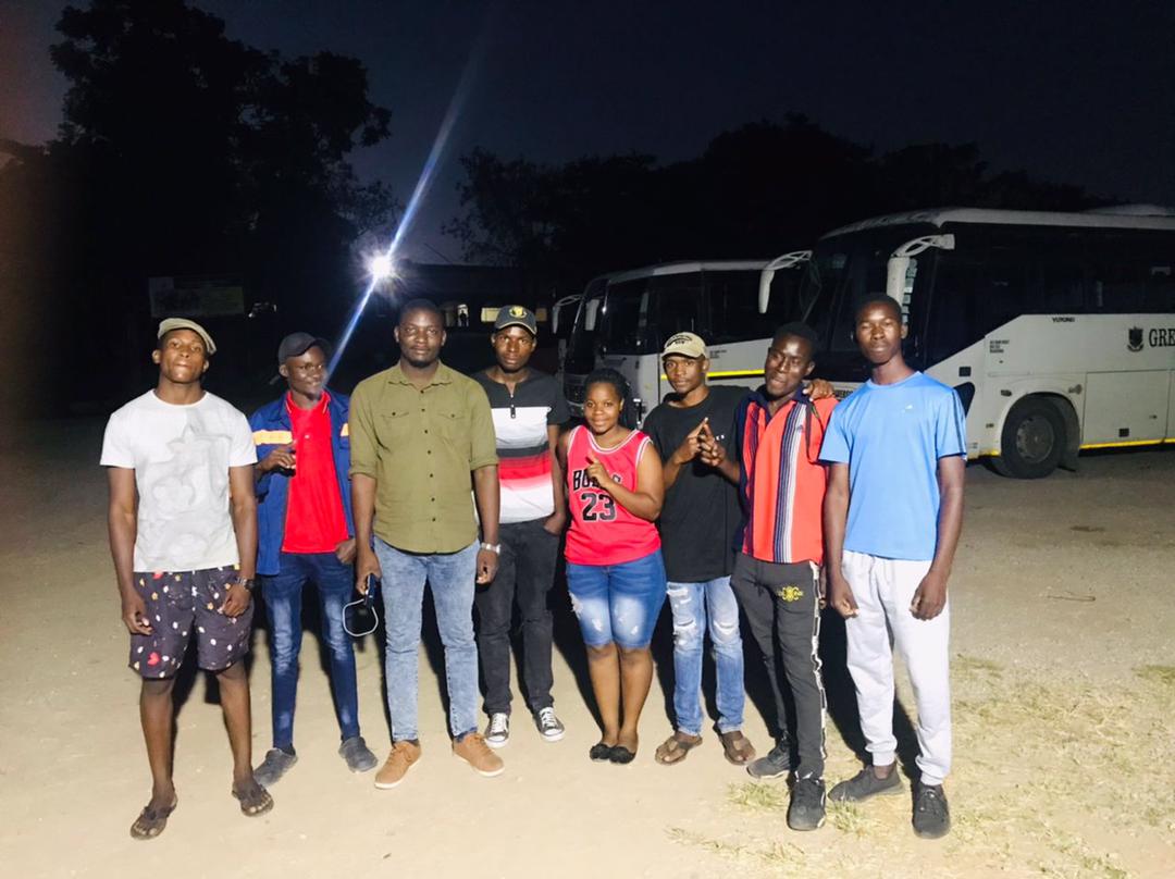 President Boris Muguti was at Great Zimbabwe University today. He made efforts to meet students at all campuses since GZU has more than 3 campuses. The blue submarine is on the move!

#ZinasuLives
#StudentsVote
