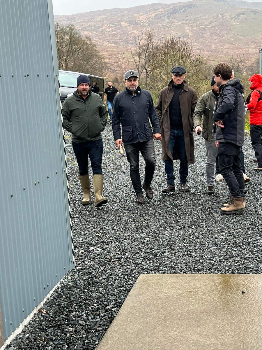 The big man #SamHeughan filming at Glenhead Lodge, in the Galloway Hills.
Offgridscotland FB.