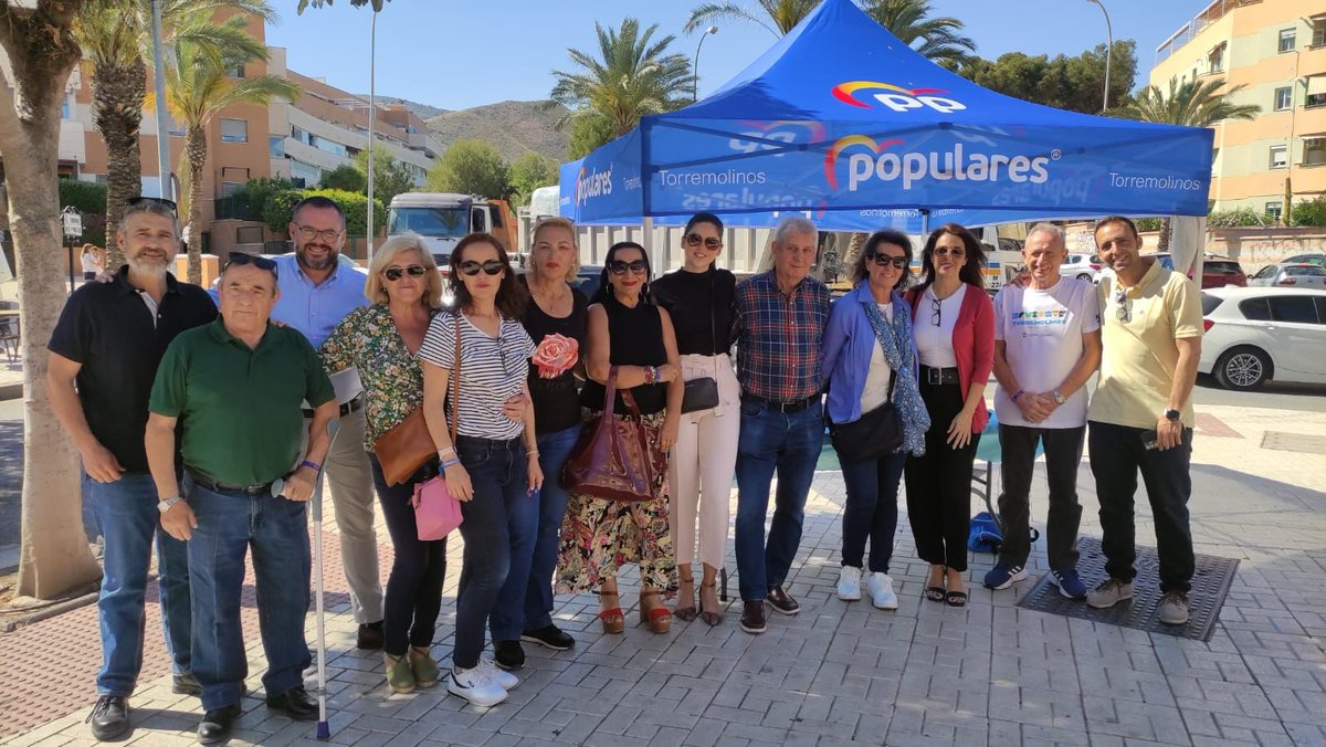 Torremolinos_PP's tweet photo. 💙@margadcm y su equipo de trabajo han tenido hoy un día repleto de reuniones con:
🔵 Representantes de asociaciones de vecinos, empresarios y comerciantes de #LaCarihuela
🔵 Directiva y socias de #DIMEE
🔵 En nuestra carpa en el Camino del Pinillo
#LaFuerzaDeTorremolinos #28M https://t.co/osVhu6fbaq