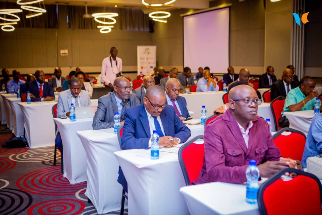 chrisnibas's tweet photo. Dans le cadre du #PublicPrivateDialogue appuyé par TMA &amp; coordonné par la @cfcibburundi - Revue en présence de SE @MinCommerce - du cadre légal du tourisme (le🇧🇮 &amp; le #EACSingleTouristVisa) &amp; Analyse des droits d’enregistrement sur les crédits bancaires accordés aux investisseurs https://t.co/AjVU0ospXA
