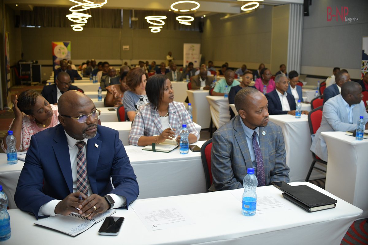 chrisnibas's tweet photo. Dans le cadre du #PublicPrivateDialogue appuyé par TMA &amp; coordonné par la @cfcibburundi - Revue en présence de SE @MinCommerce - du cadre légal du tourisme (le🇧🇮 &amp; le #EACSingleTouristVisa) &amp; Analyse des droits d’enregistrement sur les crédits bancaires accordés aux investisseurs https://t.co/AjVU0ospXA