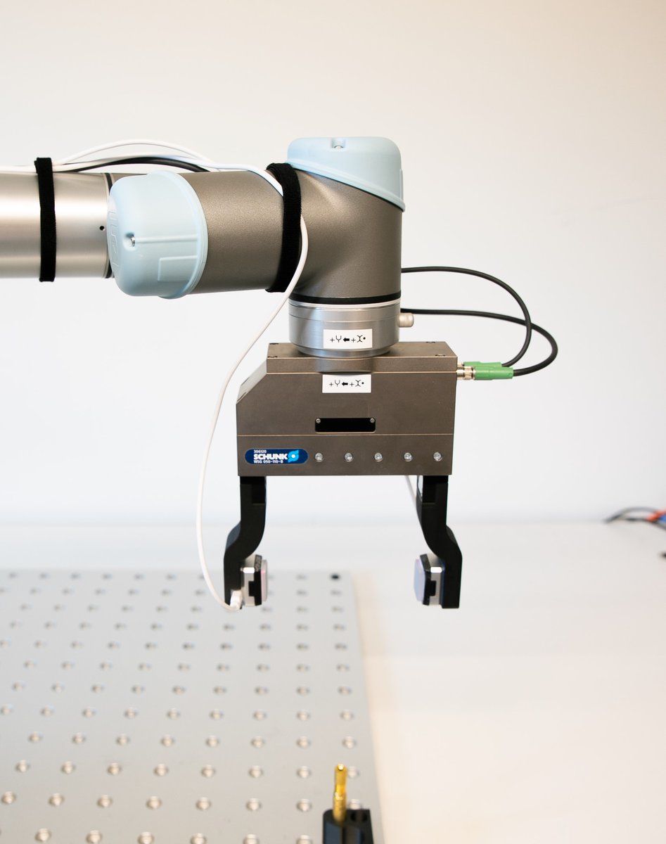 A robotic hand developed by <a href="/gelsight/">GelSight, Inc.</a> gives robots a sense of touch using tactile sensing. The three-fingered robotic hand can identify objects with just one grasp. 
bit.ly/3L5Bv0U #NSFSBIR 🦾
📸GelSight