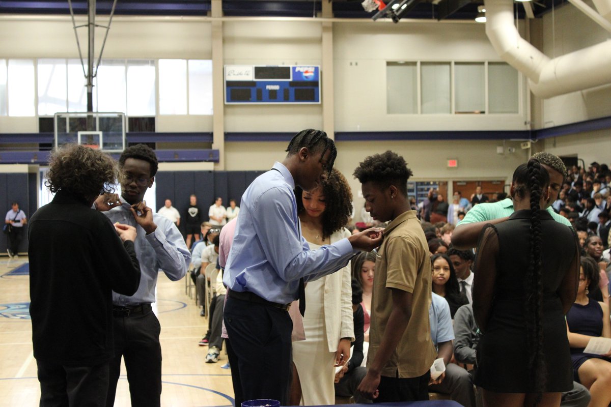 Pallotti_HS's tweet photo. Today, Pallotti celebrated its annual Pinning Ceremony, where the Senior class pin the Junior class. The ceremony encourages the Juniors to take on the leadership role among their peers that the Seniors had and to continue to lead by example. https://t.co/km8ANzIFAF