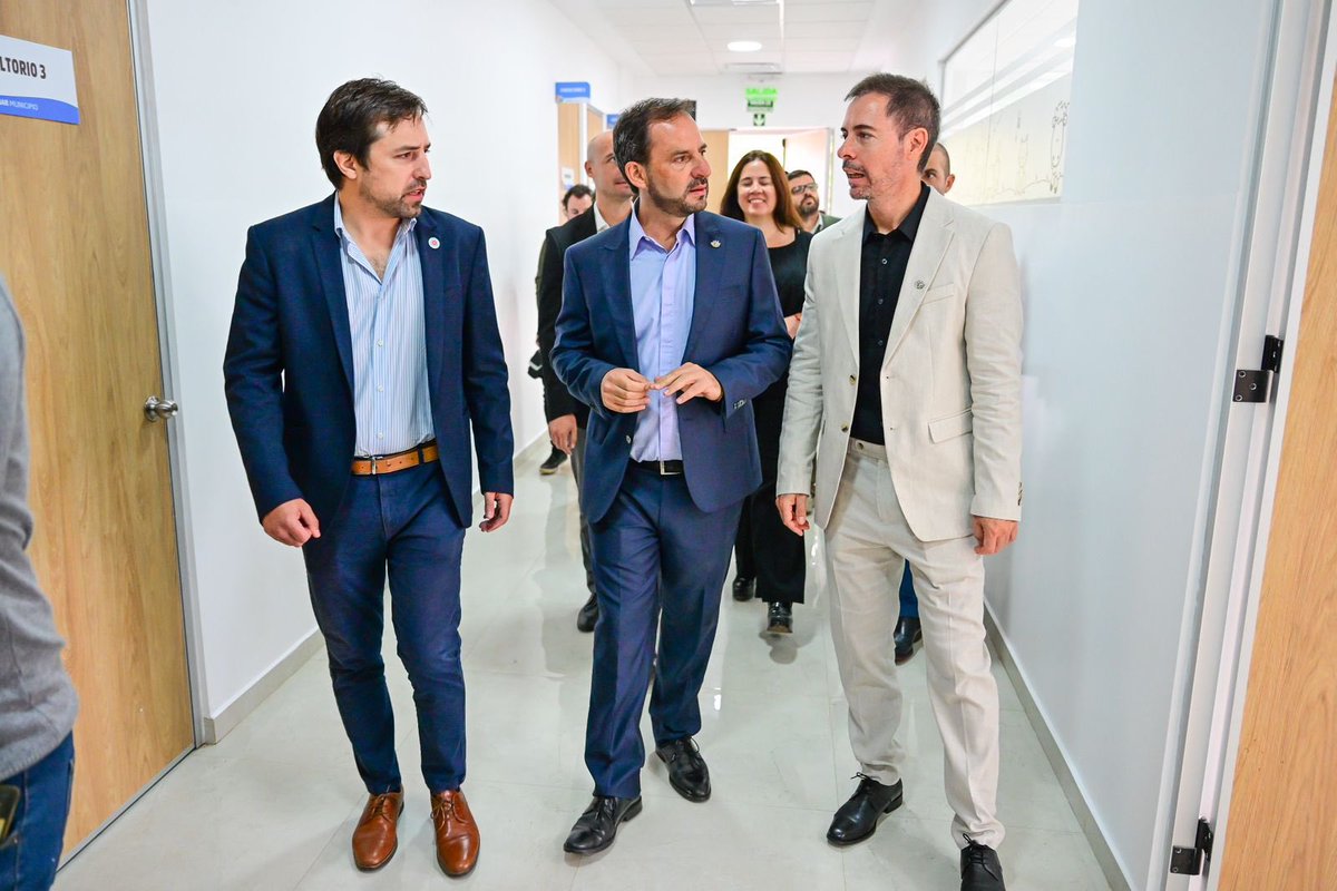 ArielSujarchuk's tweet photo. Esta mañana la comunidad de Ing. Maschwitz nos acompañó en la apertura de la nueva UDP, un nuevo centro de salud por el cual nuestro municipio llegó a las 300 camas propias. 

➡️ https://t.co/88EDr3x0mR https://t.co/g6iHM5B2z5