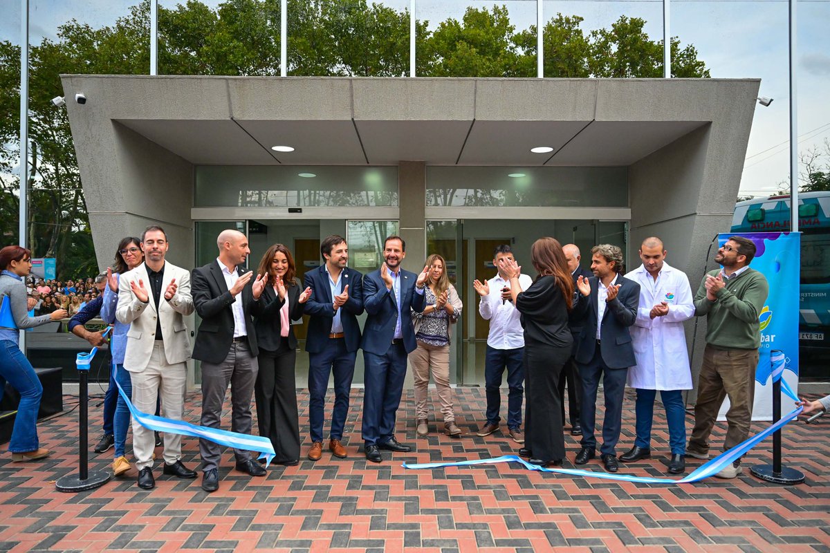 ArielSujarchuk's tweet photo. Esta mañana la comunidad de Ing. Maschwitz nos acompañó en la apertura de la nueva UDP, un nuevo centro de salud por el cual nuestro municipio llegó a las 300 camas propias. 

➡️ https://t.co/88EDr3x0mR https://t.co/g6iHM5B2z5