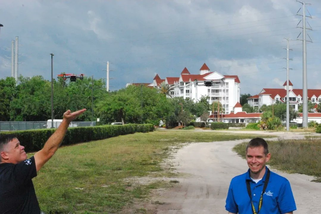 IACIS's tweet image. 🚁 UAV Drone Course🚁 

The UAV Drone Course going on this first week of #IACISOrlando Event is taught by Spyder&apos;s father-son duo Rob Attoe and Damien Attoe! Today they took their class out to have some fun flying drones. Below are some epic action shots!

#iacis #dfir