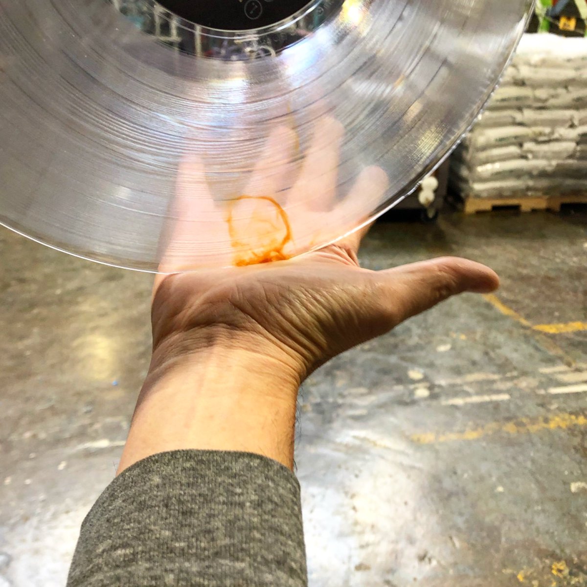 Lovely little fireball🔥on clear!

Something wicked coming soon.
#recordpressing #recordpressingplant #diyvinyl #diyvinylpressing #chicagovinyl #madeinchicago #pressedwithloveinchicago #colorvinyl #colorvinylrecords @smashedplastic #chicagopressingplant #presslocal #makingvinyl