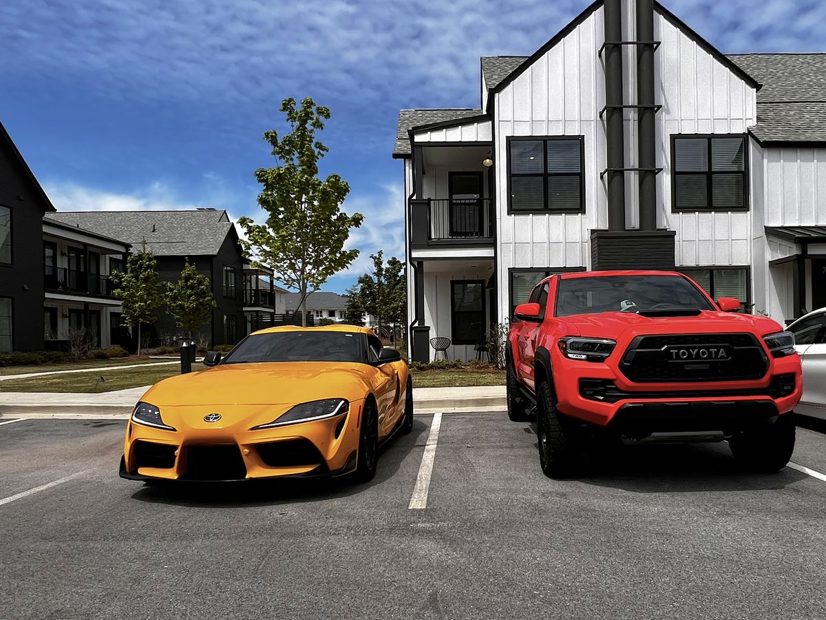 aeroflash's tweet photo. Can #ToyotaTuesday be a thing? Loving my two pops of color 💛🧡

#ToyotaSupra #SaveTheManuals #ToyotaTacomaTRDPro #LetsGoPlaces https://t.co/Pl8RwJLbKo