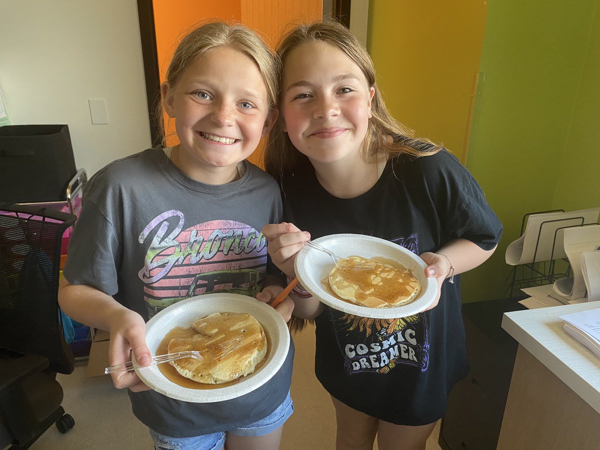 THEMrsHull's tweet photo. Design the Perfect Pancake: Engineering Challenge🥞🥞🥞

Students used the concepts and terminology of of Investigate
Matter Unit to make the best pancake! Matter was sure good enough to eat!!! 

#engagesdow #sciencerules https://t.co/k9amXMieeK