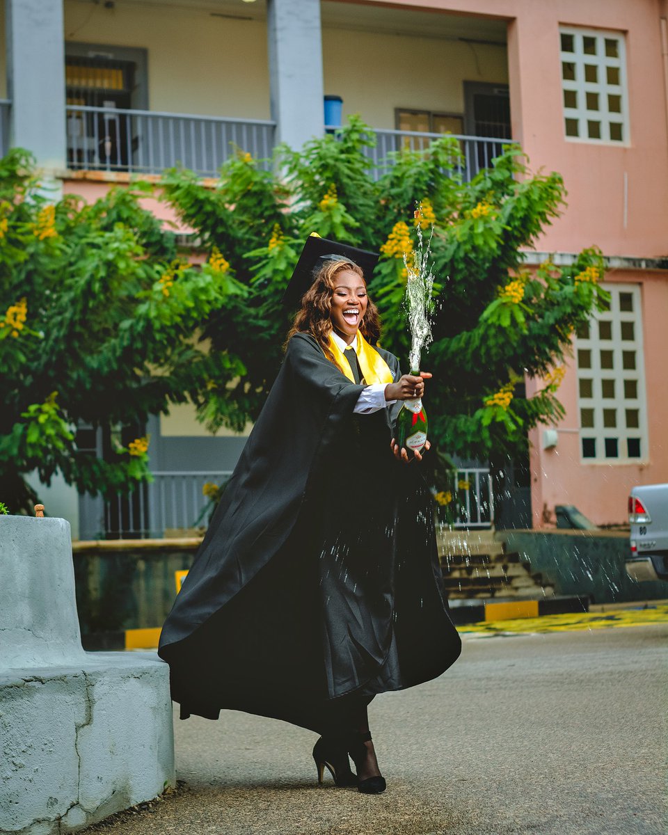 benilde_lima's tweet photo. Oh Mãe medicina de força e nobreza , suor e sacrifício escolhi por ti 🥰 https://t.co/X3KBmxIMcZ