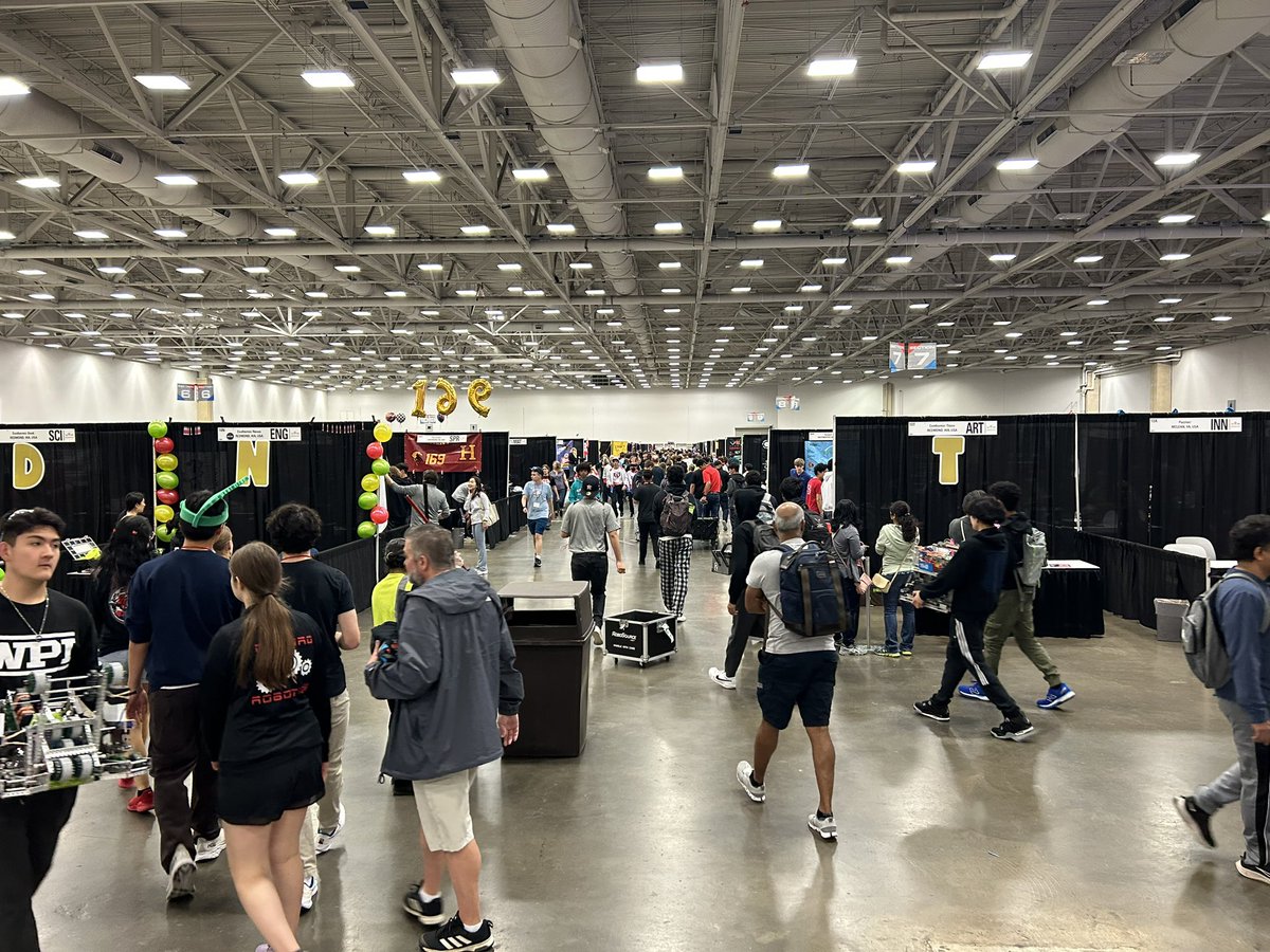 RMohlerZHS's tweet photo. Here are some random pictures from our setup and inspection day at The VEX Worlds Championship in Dallas, Texas! #BlueCanDoIt https://t.co/WVtYwbJpWF
