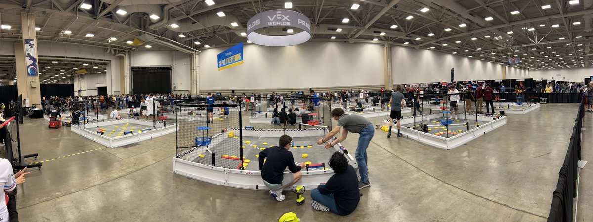 RMohlerZHS's tweet photo. Here are some random pictures from our setup and inspection day at The VEX Worlds Championship in Dallas, Texas! #BlueCanDoIt https://t.co/WVtYwbJpWF