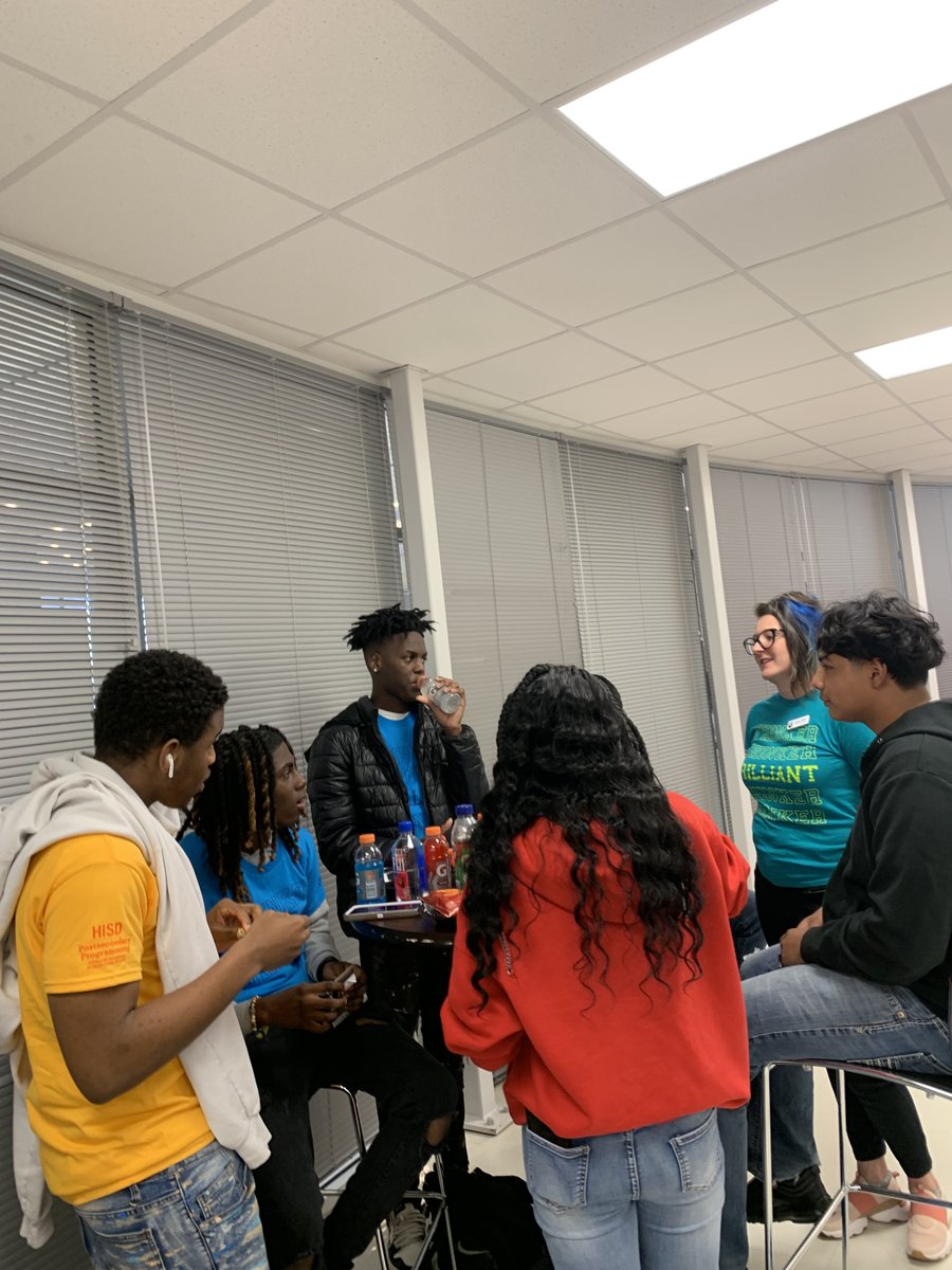 MyDiscoverU's tweet photo. 🗣️🚨Lunch &amp; Learn with DiscoverU &amp; @PSPHISD at @KashmereHigh!!🎉 Celebrating our BRILLIANT Thinkers, reviewing the importance of AP courses, socializing &amp; introducing students to FLOs! So proud of this amazing group! 
#HISDAPLeadershipAcademy #AdvancedAcademics
@HISD_Advanced https://t.co/Vvy6uVPJUb