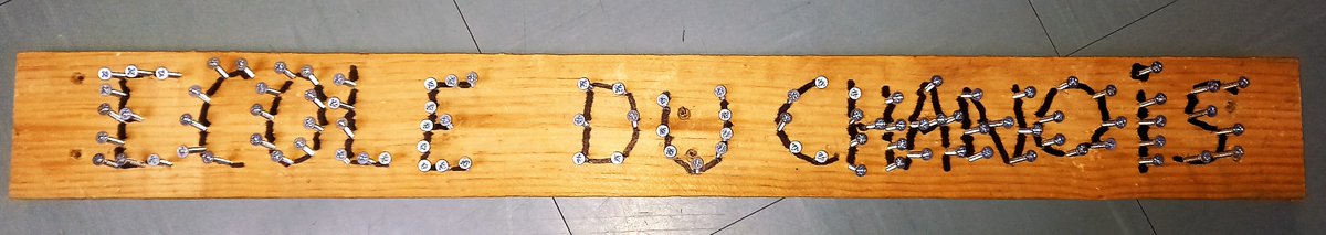 Lundi matin, les élèves de GS/CP/CE1/CE2 et ceux du dispositif ULIS ont célébré le 100ème jour d'école en réalisant différentes activités autour du nombre 100.
L'après-midi, tous réunis dans la salle de jeux, chaque classe a pu présenter aux autres classes son travail.