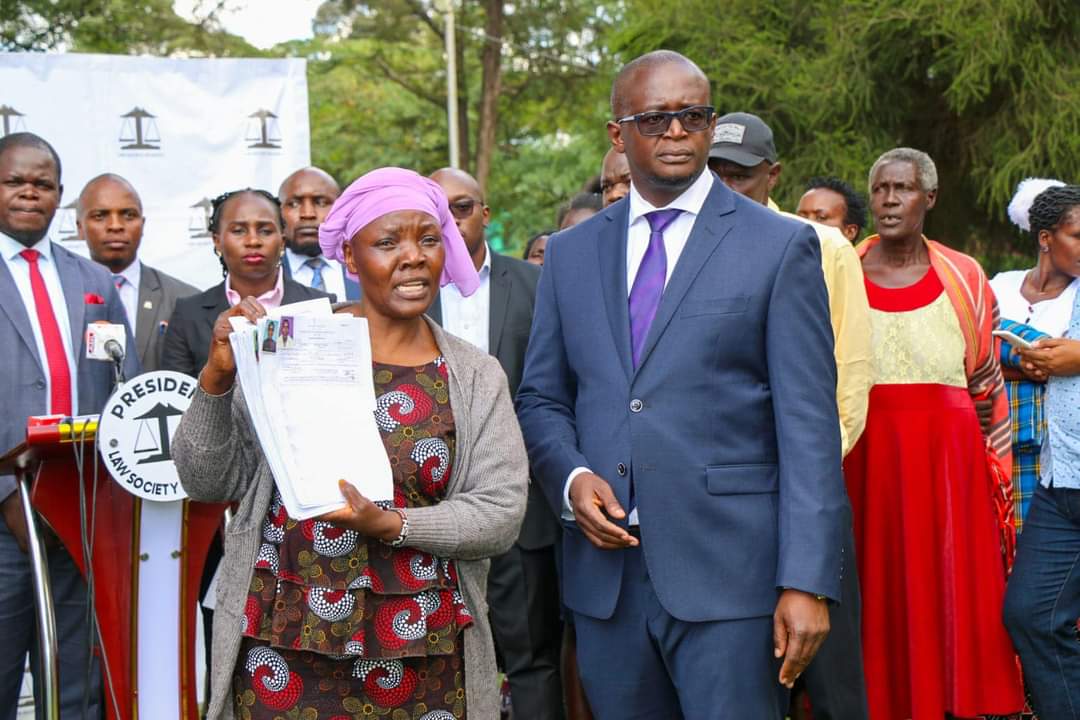 MothersVictims's tweet image. After a long process of compiling data about Extrajudicial Executions (EJEs) &amp;amp; the enforced disappearances of our sons, we delivered the documentation to @lawsocietykenya President Eric Theuri @etadv through Public Interest Litigation Conveners Mwaura Wakabata &amp;amp; Wangari Kagai.