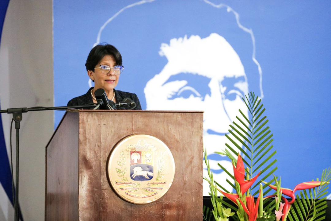 3/4 Así mismo, junto a los Ministerios de Educación, hemos estado trabajando en el desarrollo de la Catedra Libre Contra la Crisis Climática para que esta sea evaluada y aprobada por todas las Universidades del país.