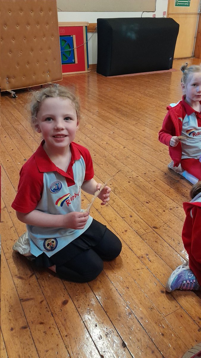 Rainbows and Brownies having a lovely joint night learning about owls 🦉 🦉🦉  #promisekept #BrownOwlwin @GirlguidingRen