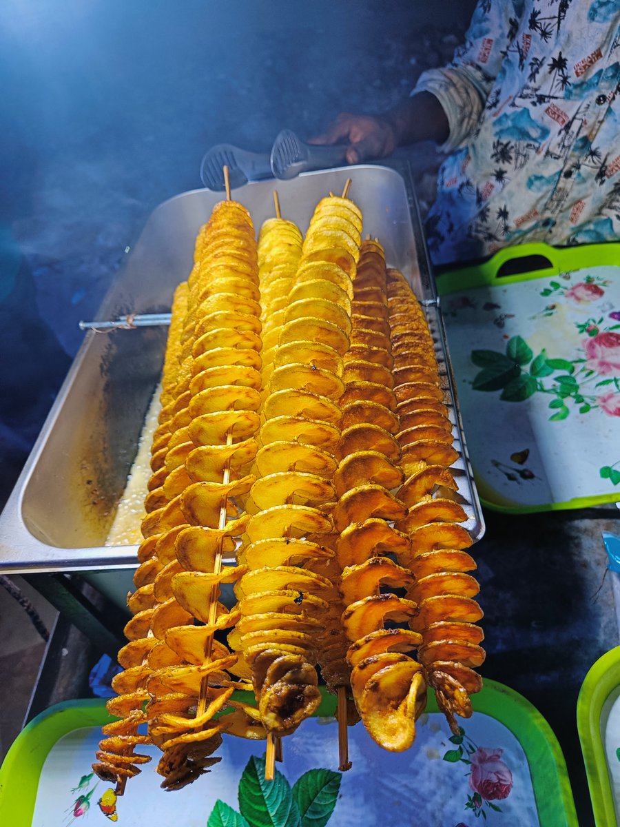 THESKB69's tweet image. This street food is kinda fire ngl 🔥