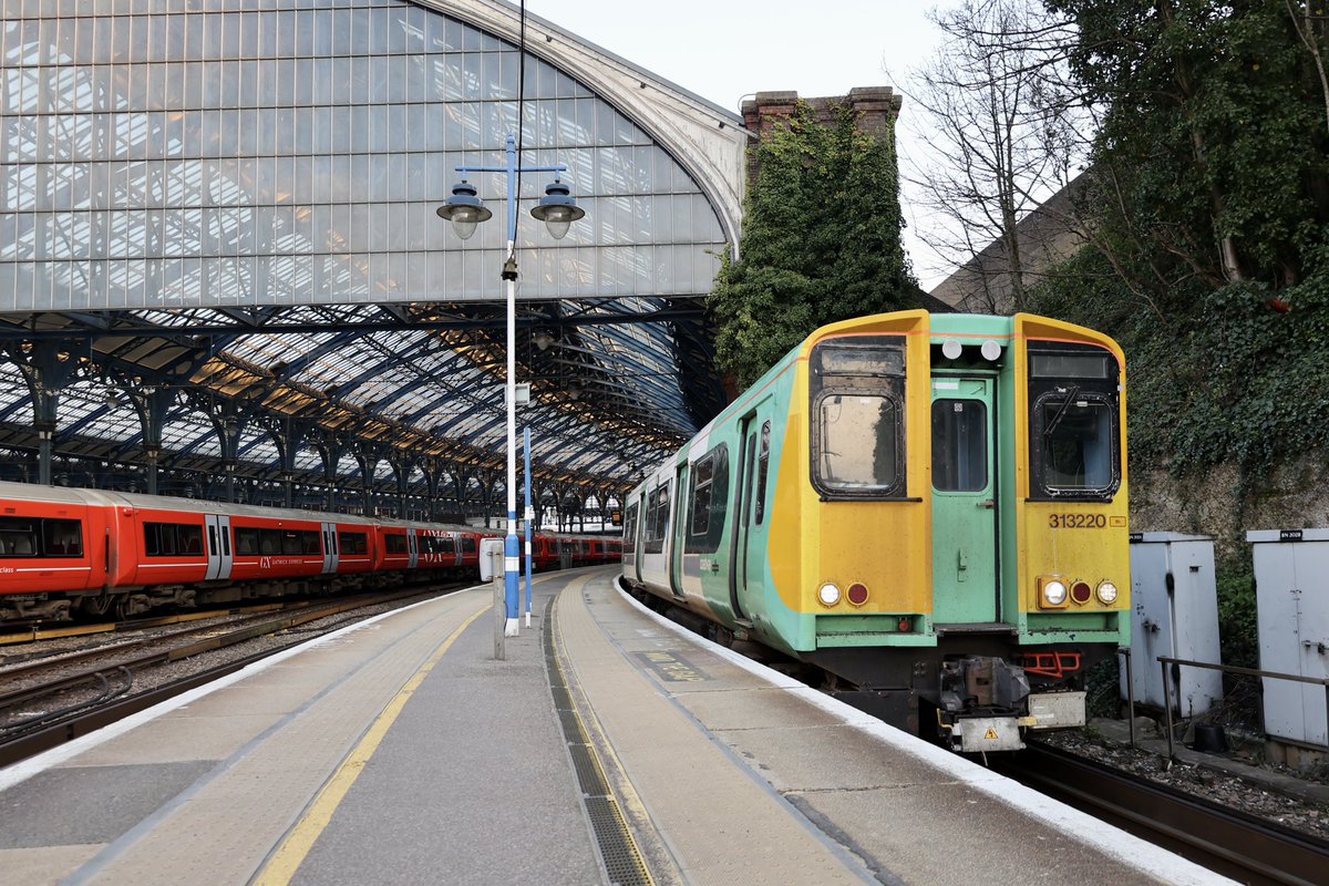 brownandrew15's tweet image. 313220 at #Brighton. #Class313