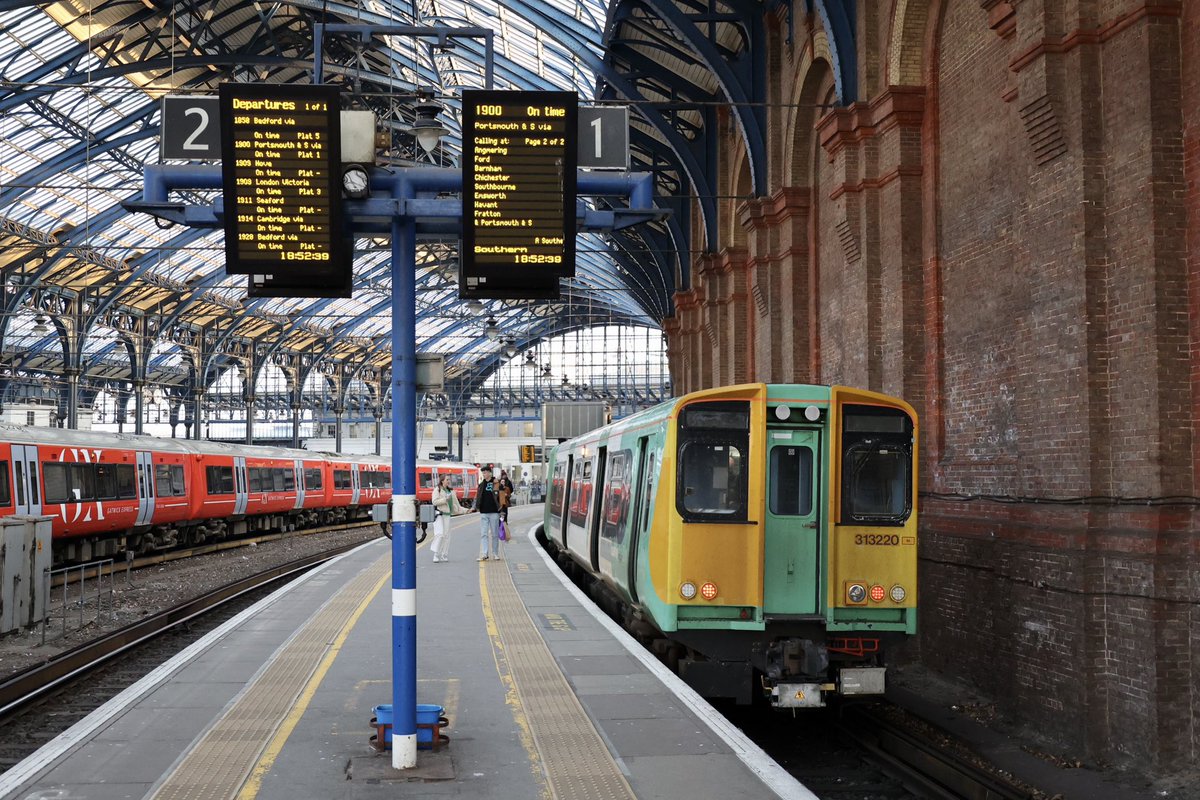 brownandrew15's tweet image. 313220 at #Brighton. #Class313