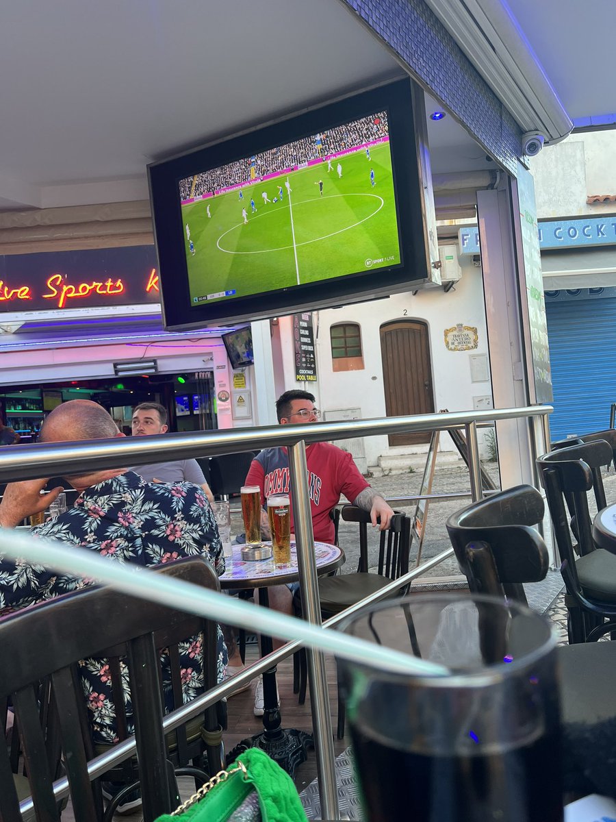 TVRadioPeg's tweet photo. Jesus, it’s hard work being a #leedsfan 

💙🤍💛 #MOT #LUFC @LUFC #leedsunited #ALAW @waccoe https://t.co/XsN0eduuW3