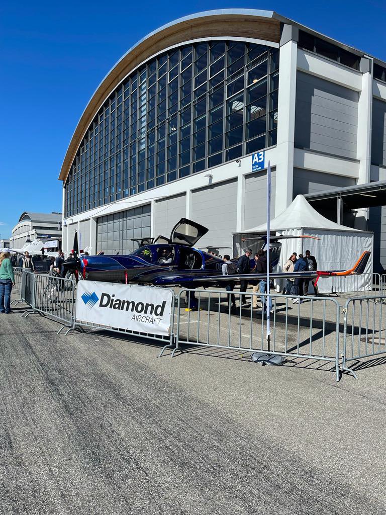 Multiflight tweet media