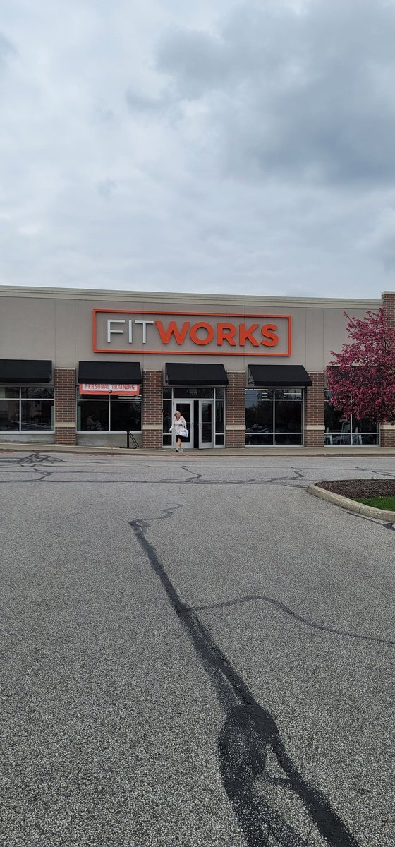 SexySpinning's tweet photo. Will be teaching a spin class this Thursday (4/27) at fit works in Parma 5:00pm.  Excited about a new gym and opportunities!  Bring plenty of water, towel, and of course energy!  @FitWorksParma
#Spinning #spinninginstructor #spinclass #indoorcycling https://t.co/7X1N0S5sul