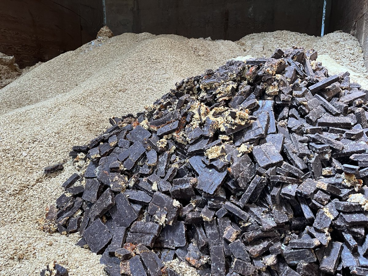 oiledmachine2's tweet photo. Every wonder what happens to protein bar and granola waste…we repurpose into livestock feed.
#SMB #manufacturing https://t.co/fyv4spWwGP