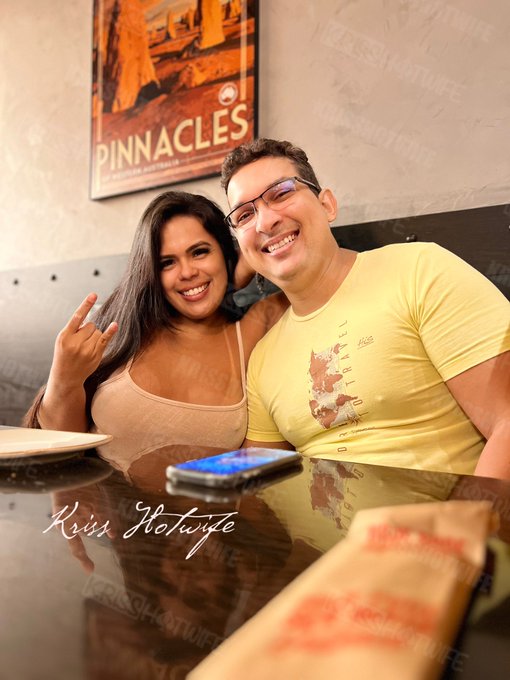 Hoje a comemora&ccedil;&atilde;o &eacute; em dose dupla! Anivers&aacute;rio do meu @cuckolddakriss e dia do CORNO! 🤘🏽🥳 https://t