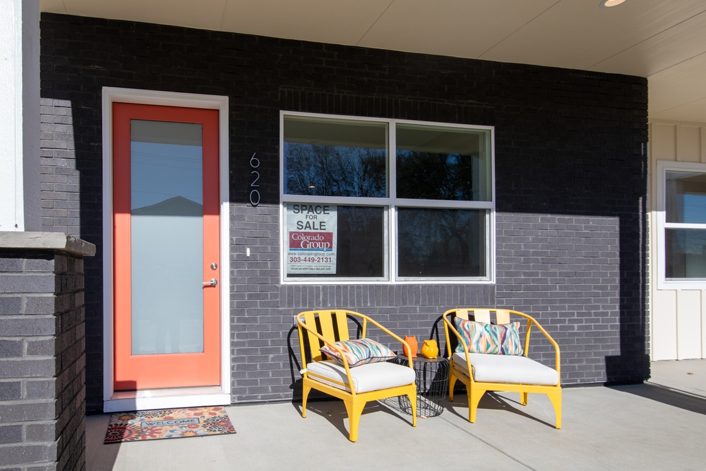 ColoradoGroup's tweet image. These things are selling like hotcakes! The #TerryStreetTownhomes in #longmontco sold another unit. Karla Brown &amp;amp; Brandi Schott represent the builder at the development and are ready to help you into a new home. Give Karla &amp;amp; Brandi a shout when you're ready to buy! #foreverhome