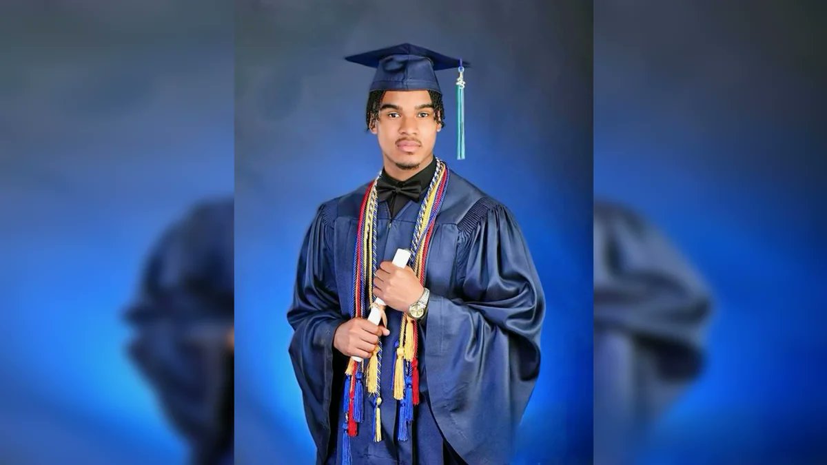 WAFB's tweet photo. 🎉CONGRATS: New Orleans high school student sets new record with over $9 million in scholarship offers, highest amount offered in U.S history: https://t.co/0MHfbQbL2N https://t.co/k2o1zcxNmE