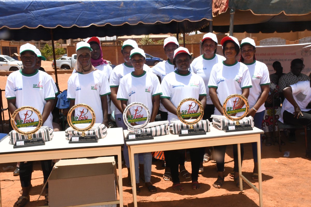 Jhpiego_Burkina's tweet photo. Le 25 avril 2023, le Ministère de la Santé du #BF a, à travers le SP/Palu, célébré la #JMP. C’était en présence de Madame la Représentante pays de l’@USAID et du Directeur pays de @Jhpiego . Pour l’occasion, l’@USAID a remis un nouveau véhicule au SP/Palu. https://t.co/YluUY3rlSY