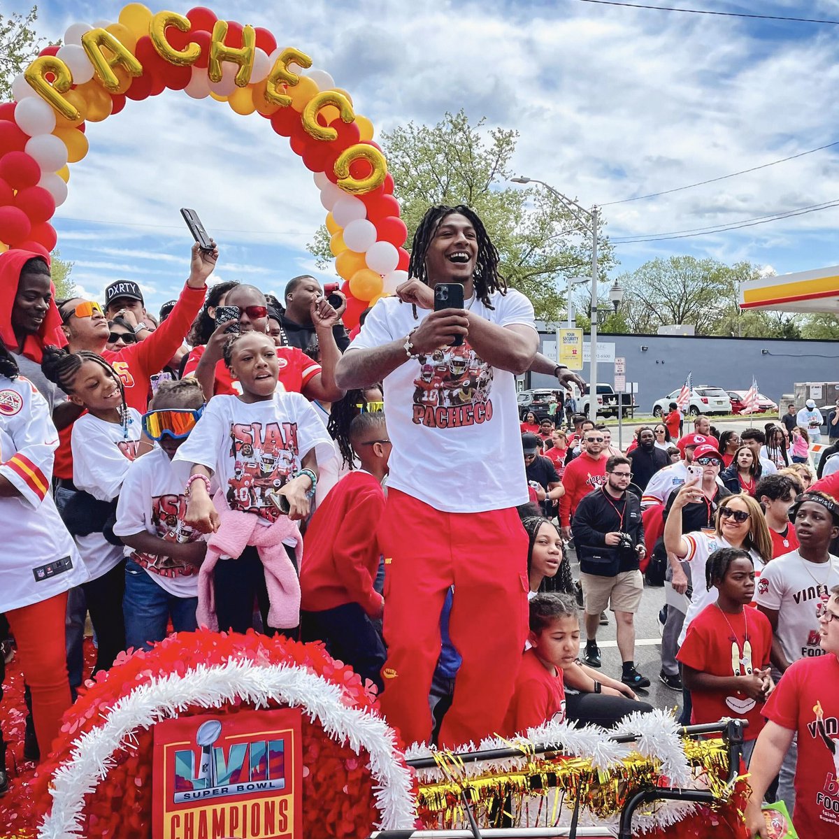 Chiefs's tweet photo. One year ago, @isiah_pachecoRB waited until the 7th round to hear his name called. 

Now, his hometown is throwing the Super Bowl champ his very own parade ❤️🎉 https://t.co/46qUp3HI73